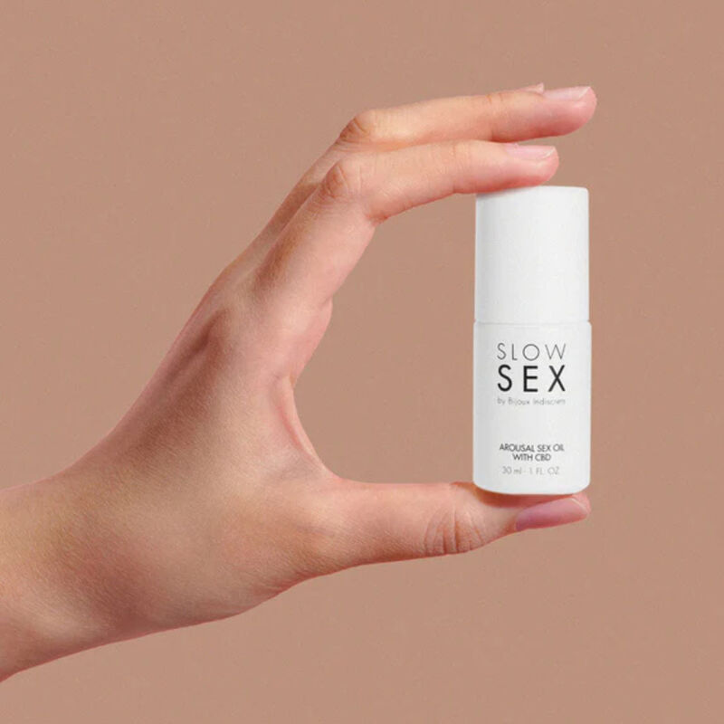 BIJOUX INDISCRETS - SLOW SEX SEXUAL MASSAGE OIL WITH CBD 30 ML - Imagen 3